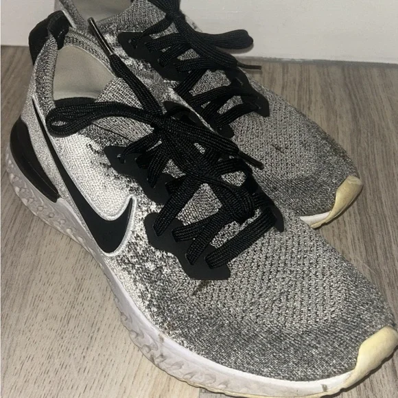 Nike | Shoes | Nike Black And White Knit Sneakers | Poshmark display picture 1